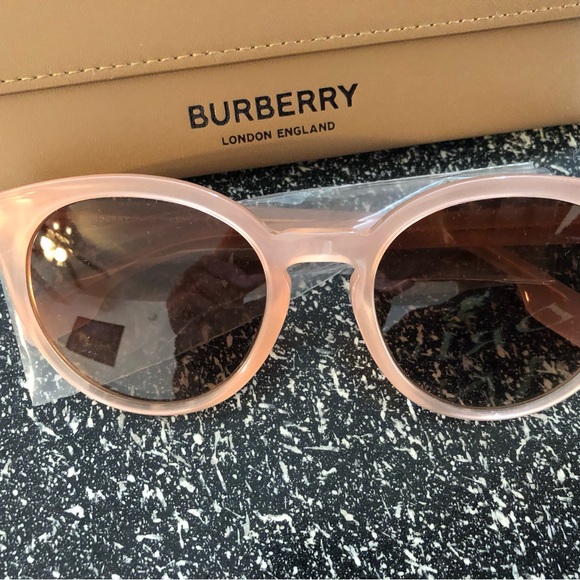 Pink Burberry sunglasses - Picture 2 of 7